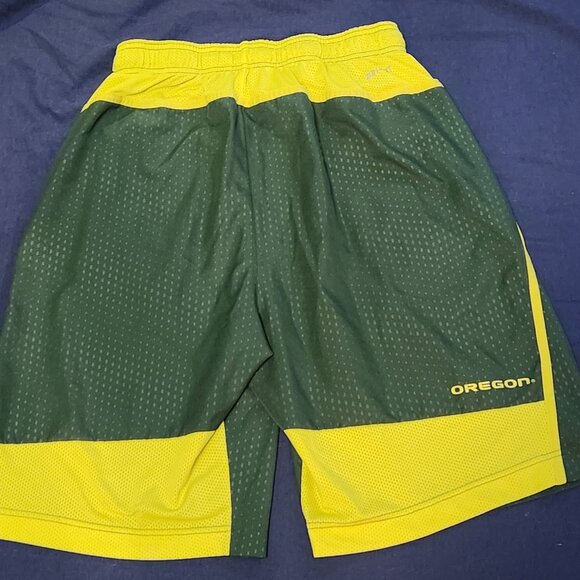 Oregon Ducks Nike Athletic Shorts – Men’s Size Large (L)– Green & Yellow Dri-Fit - Picture 5 of 6